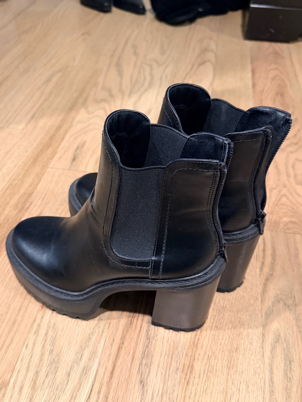 Women's Black Chunky Heel Chelsea Boots